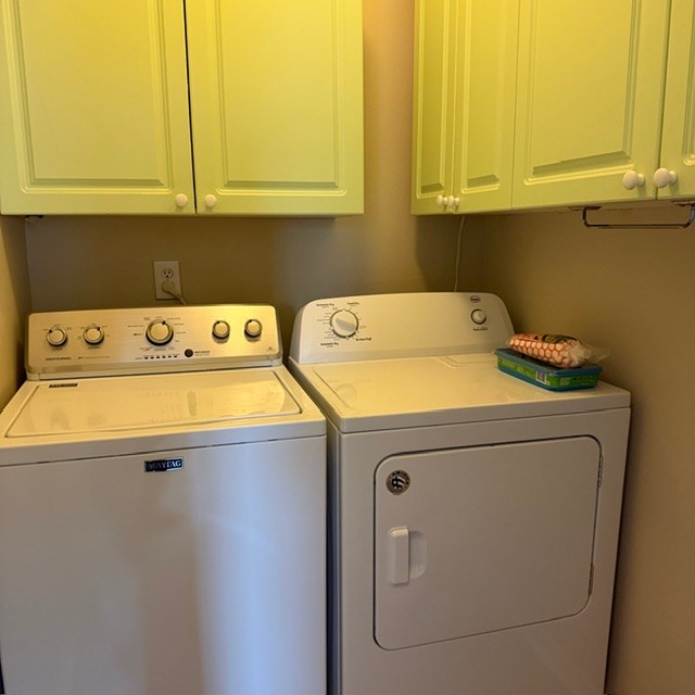washer/dryer seperate laundry room with washer and dryer